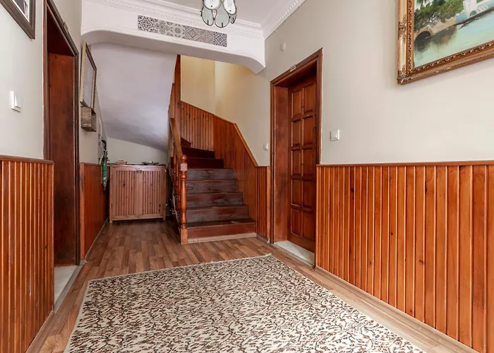 Pasha - Floor Lejlighed *