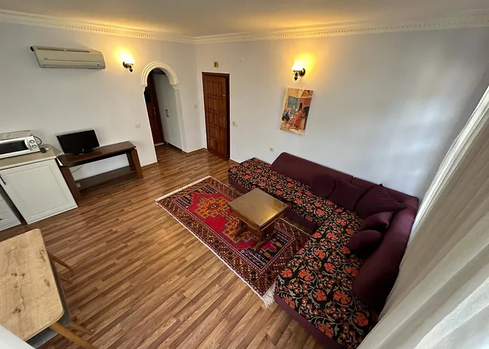 Pasha - Floor Lejlighed